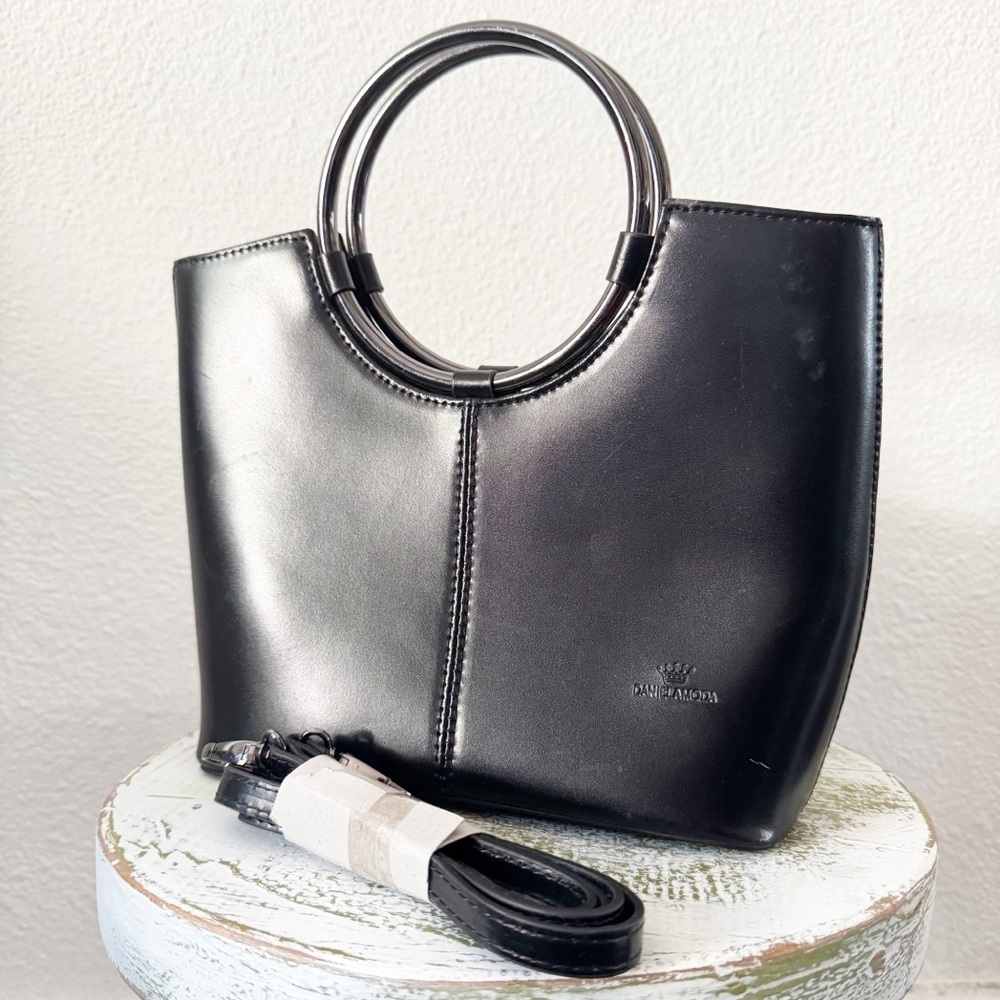 Daniela Moda Vera Pelle Leather Ring Handbag Made in Italy Sleek Chic Minimalist